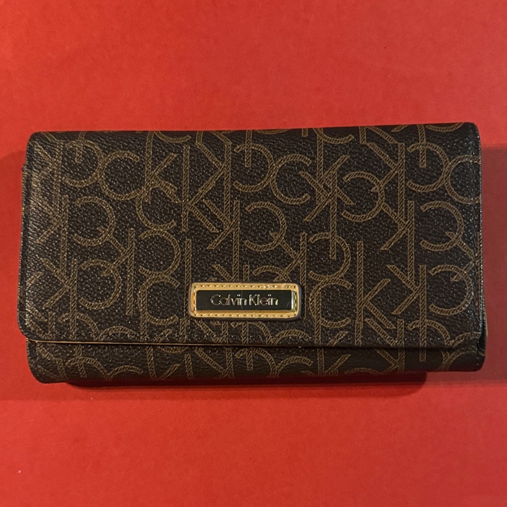 Calvin Klein Trifold Wallet in Dark Brown Signature Leather - Picture 2 of 8